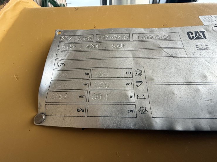 2018-caterpillar-420f2-image-28