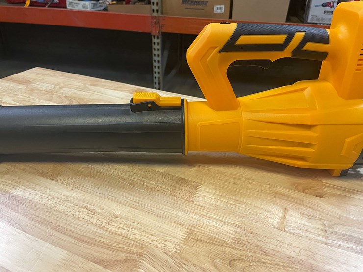 #2032-•-dewalt-style-21v-cordless-leaf-blower-with-(2)-li-ion-batteries-and-charger-(pr12)-image-5