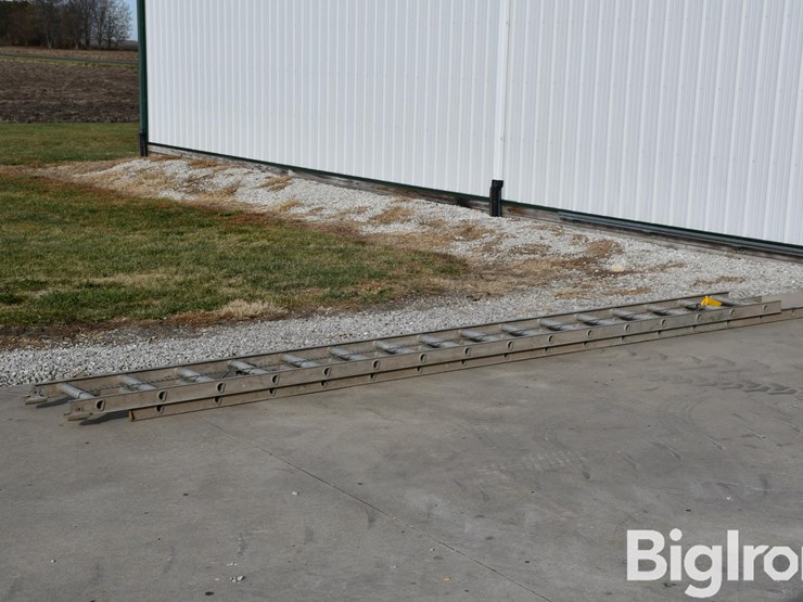 werner-d-1232-2-32'-ladder-image-1