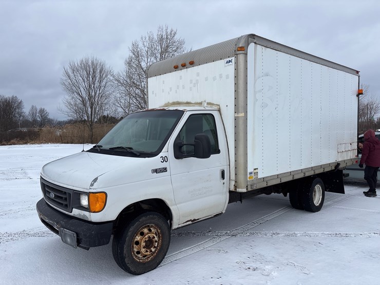 #1117-•-2005-ford-econoline-w/-15'-abc-van-body-image-1