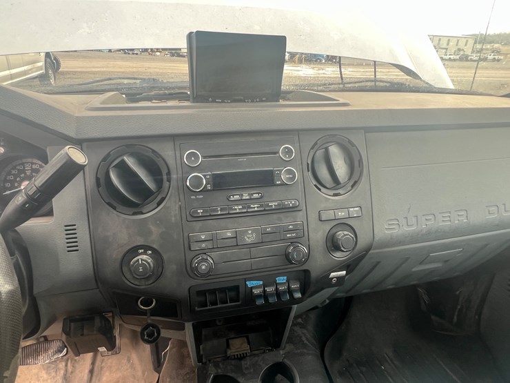 2015-ford-f350-xl-image-18