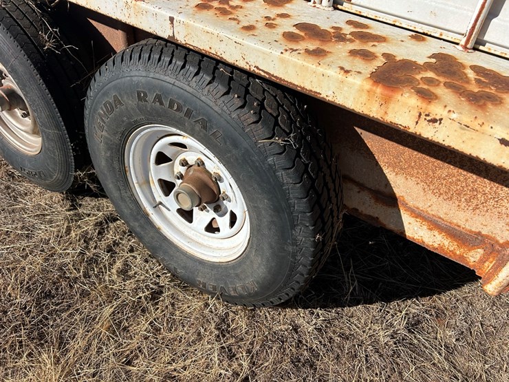 #83-•-1993-gooseneck-livestock-trailer-image-8