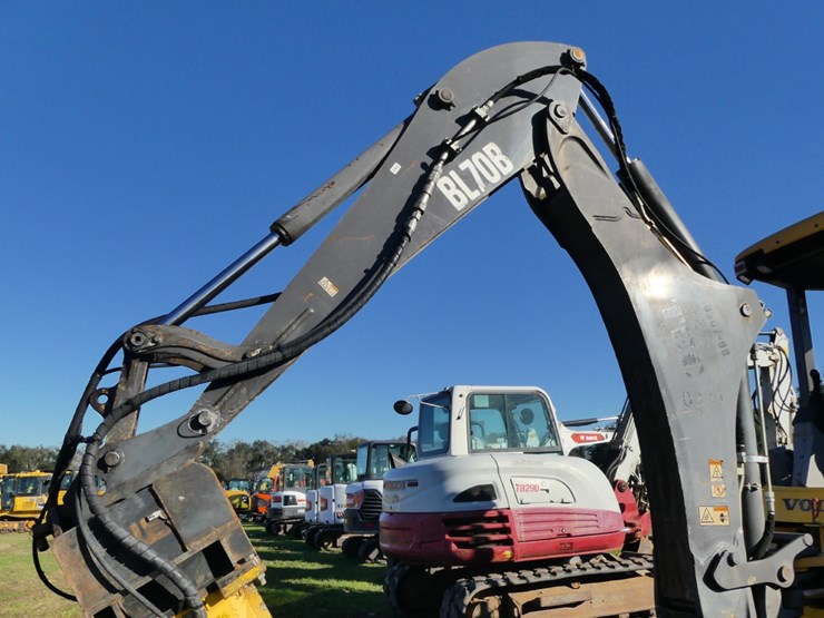 2012-volvo-bl70b-image-5