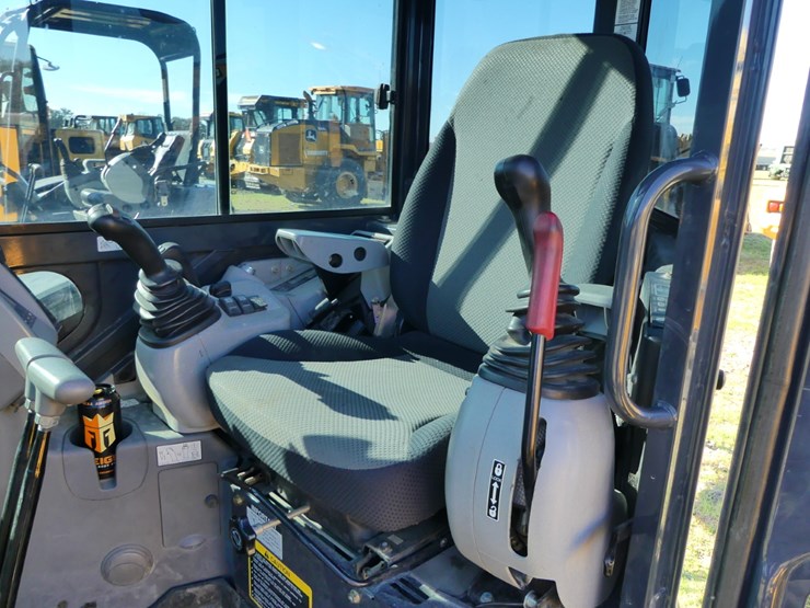 2019-deere-35g-image-12