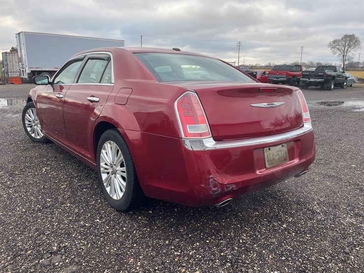 #1024-•-2012-chrysler-300-awd-sedan-(has-paperwork-to-obtain-title)-image-7