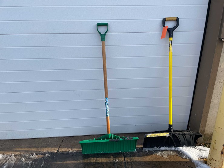 #4079-•-snow-shovels-(o3)-image-2