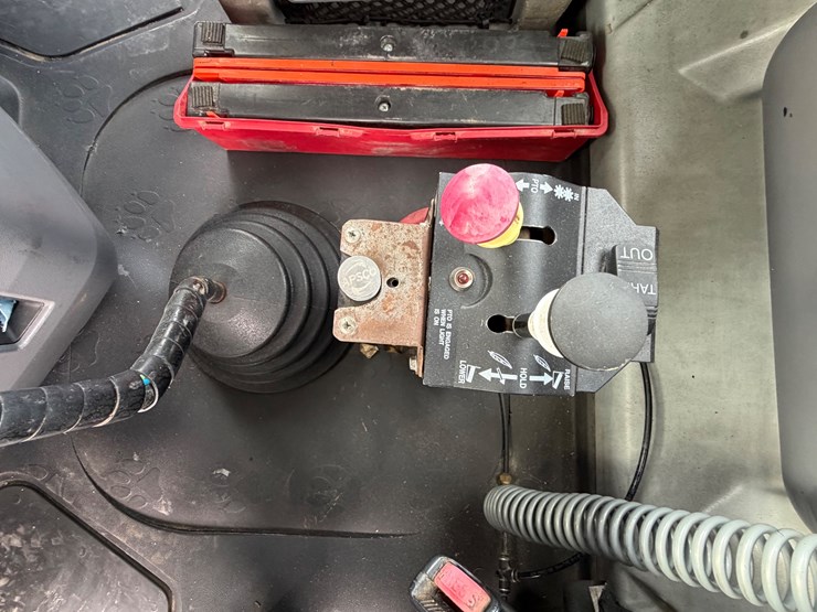 2014-mack-pinnacle-chu613-image-34