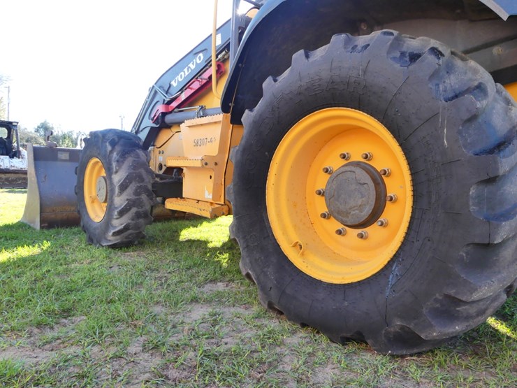 2012-volvo-bl70b-image-11