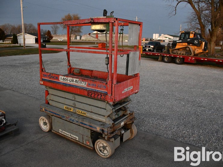 2006-skyjack-sjii-3219-scissor-lift-image-3