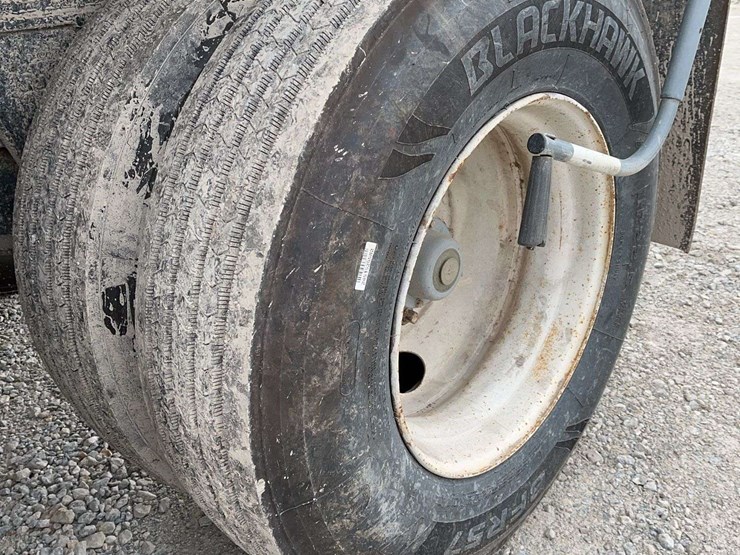 1990-east-28ft-dump-trailer,-new-hoist,-like-new-tires,-and-newer-tarp,-newer-tarp-bows,-good-liner,-really-good-shape-for-the-year,-good-shape,-just-downsizing-image-17