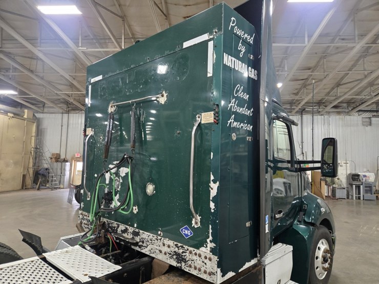 2017-kenworth-t680-image-26