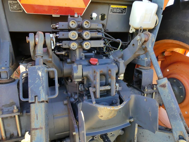 2013-kubota-m108s-image-6