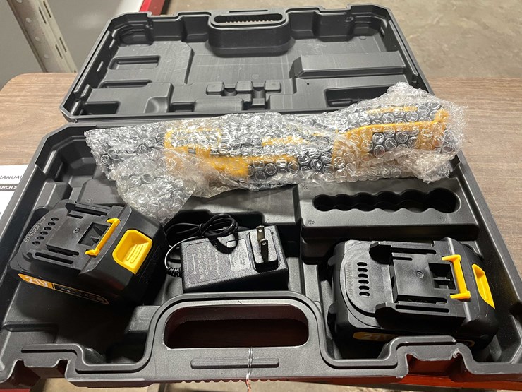 #2056-•-ratchet-wrench-set-and-(2)-21-v-batteries-(cw)-image-3