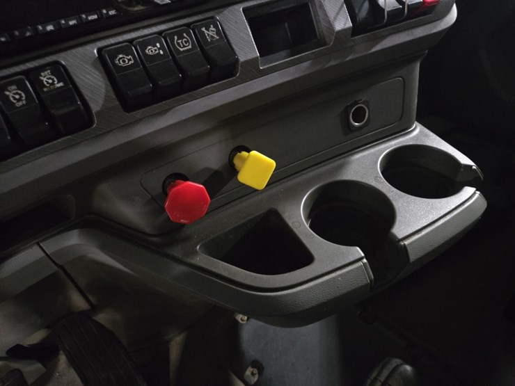 2015-kenworth-t680-image-65