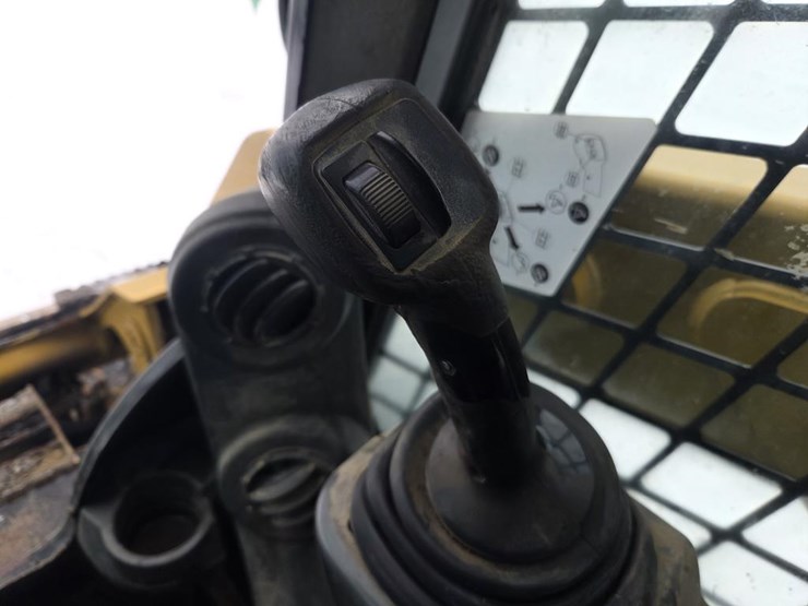 caterpillar-236d-image-39