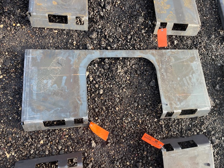 #1186-•-unused,-skidsteer-open-center-weldable-quick-attach-plate-image-2