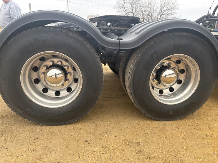 2006-peterbilt-379-image-65