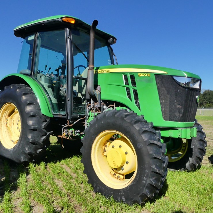 JOHN DEERE 5100E