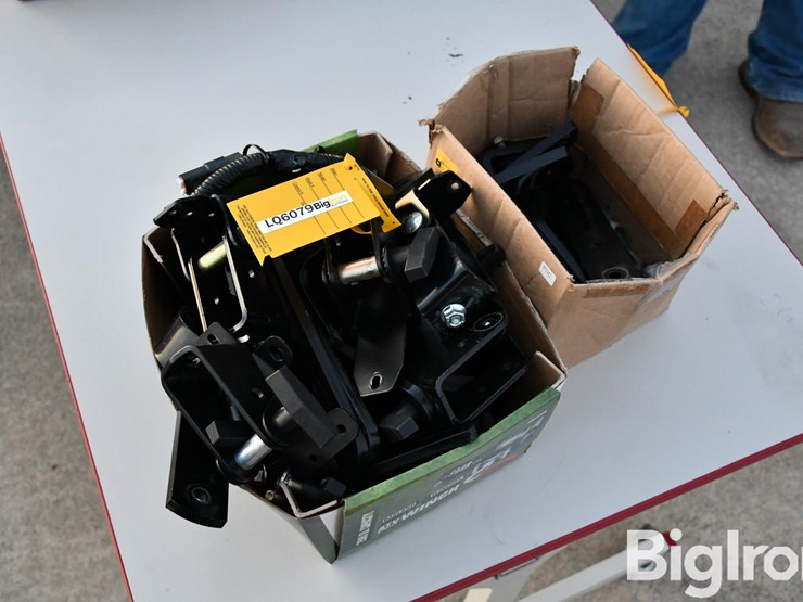 display-mounting-brackets-image-1