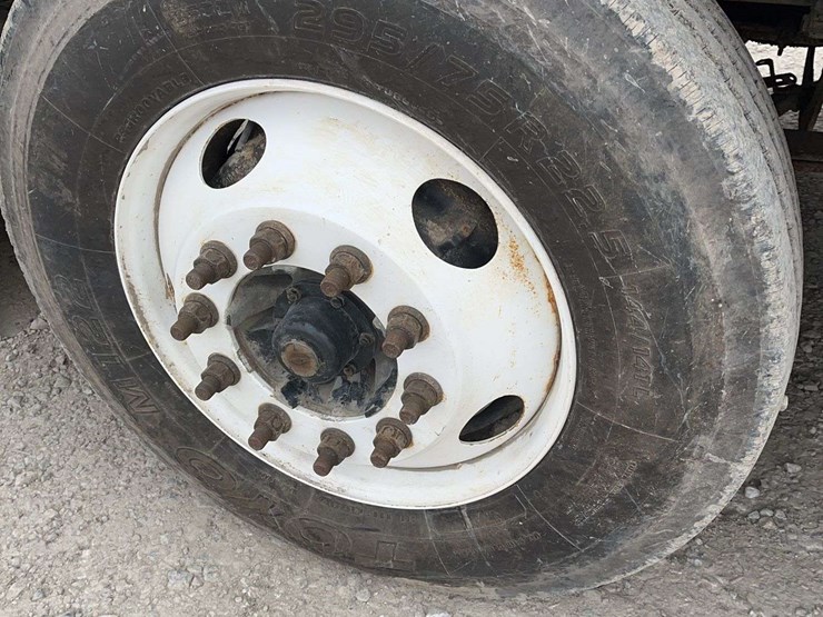 2014-freightliner-cascadia-125-image-25