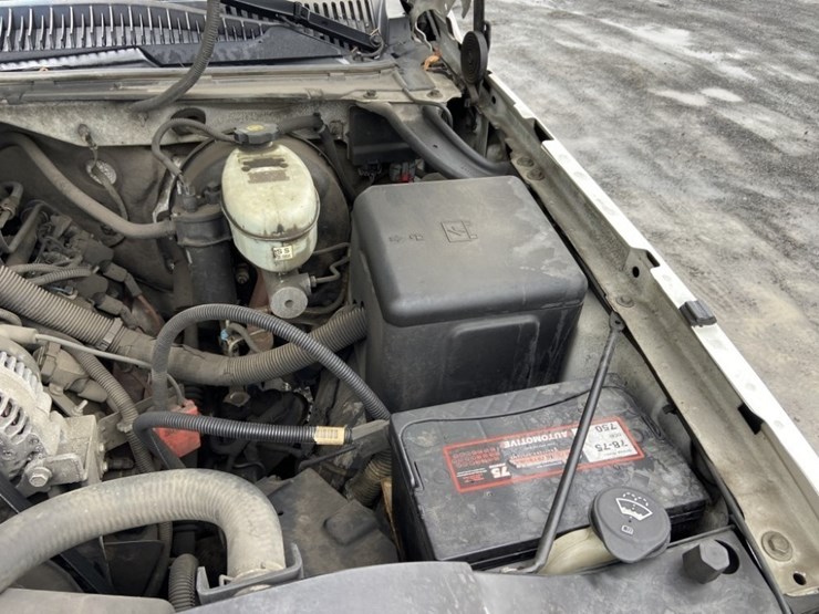 2004-chevrolet-silverado-4x4-pickup-image-34