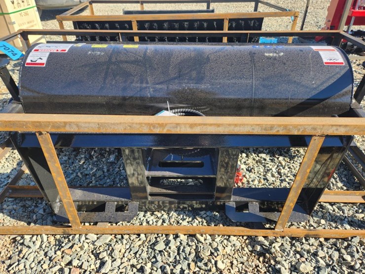 #6011-•-unused-72"-skid-steer-sweeper-attachment-image-7