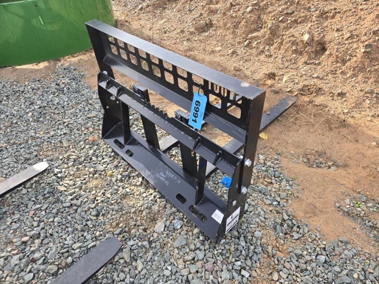 #6005-•-unused-48"-stout-skid-steer-pallet-forks-image-3