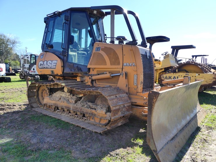 2013-case-850l-image-2