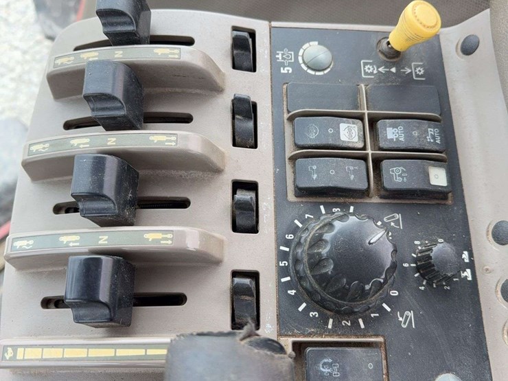 2007-mx-275-case-magnum,-7970hrs,-all-work-been-done-by-case-mechanics,-new-tie-rods-on-front-end,-big-1000pto,-4-remotes,-front-wheel-assist-image-14