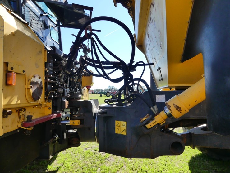 komatsu-hm400-image-9