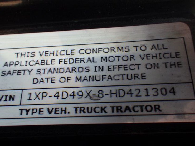 2017-peterbilt-587-image-25