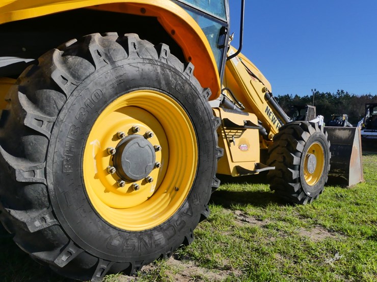 2014-new-holland-b95c-image-9