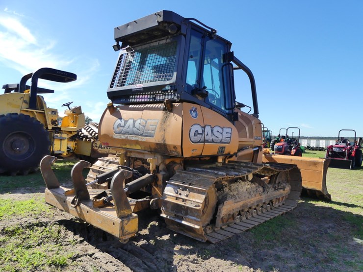 2013-case-850l-image-3