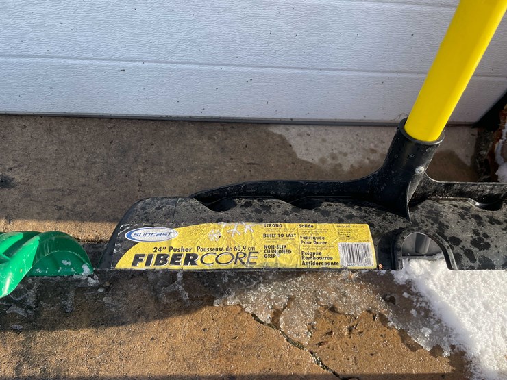 #4079-•-snow-shovels-(o3)-image-8