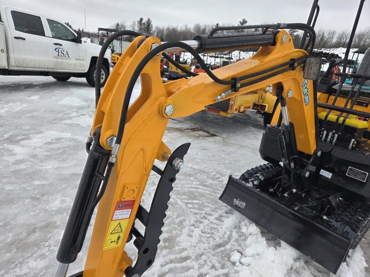 #5016-•-unused-future-ft15p-mini-excavator-image-11