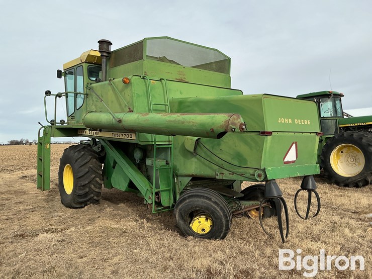 1977-john-deere-7700-image-7