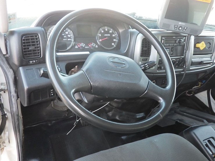 2020-hino-268a-image-12