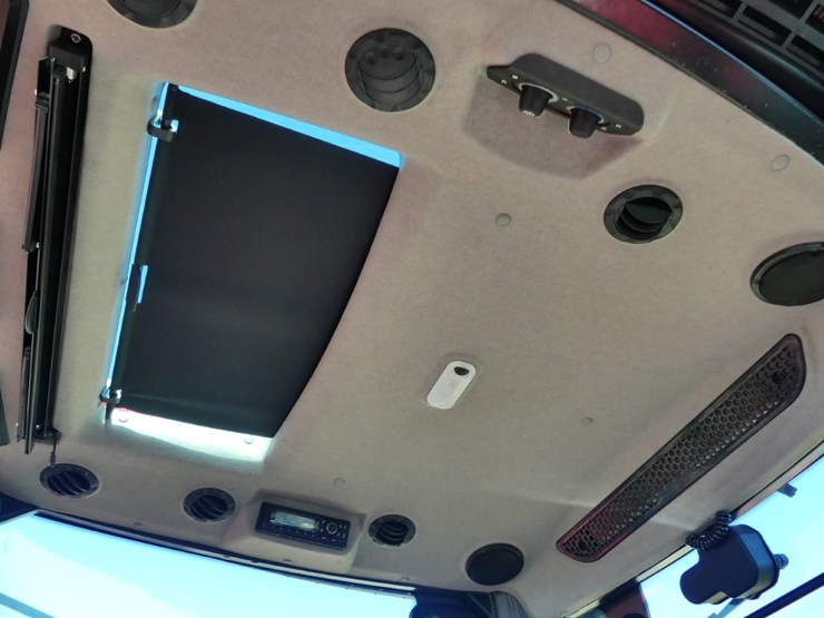 2024-case-ih-farmall-75a-image-18