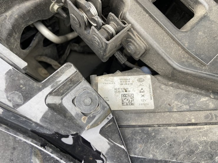 2017-jaguar-xe-25t-sedan-image-40