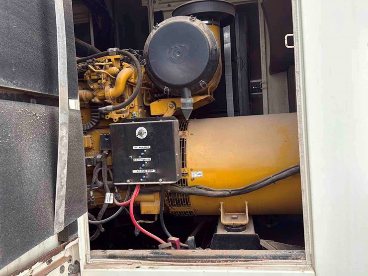 2012-caterpillar-15-image-8