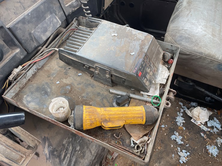 #1015-•-1992-navistar-international-transportation-flatbed-truck-(has-wi-title)-image-48