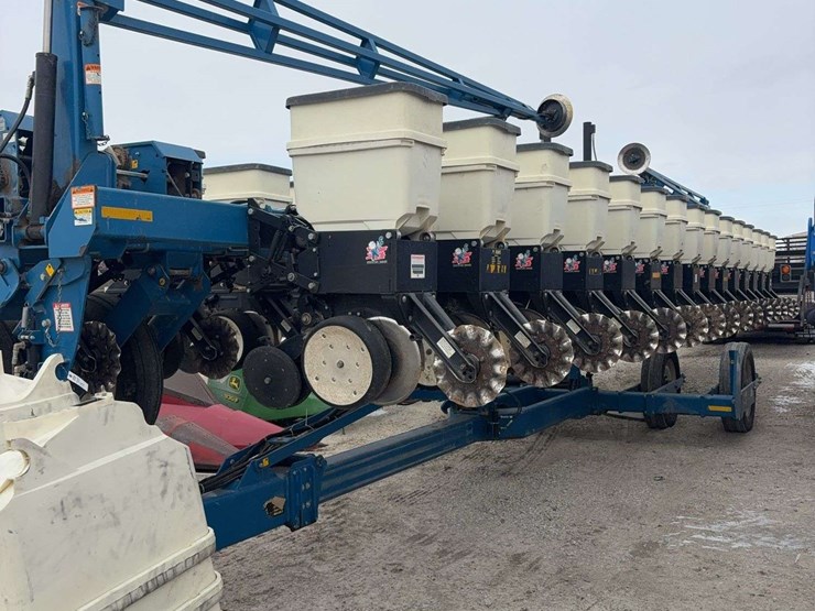 2008-kinze-3600-image-3