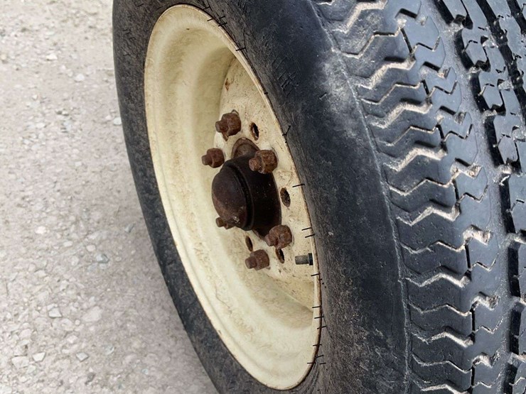 balzer-manure-tank-with-raven-computer-control,-for-knifing-in-manure,-6800-gallon-tank,-hydraulic-pump,-no-pto-image-20