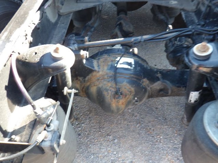 2017-peterbilt-587-image-14