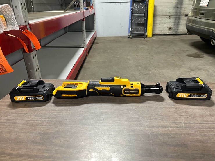 #2056-•-ratchet-wrench-set-and-(2)-21-v-batteries-(cw)-image-5