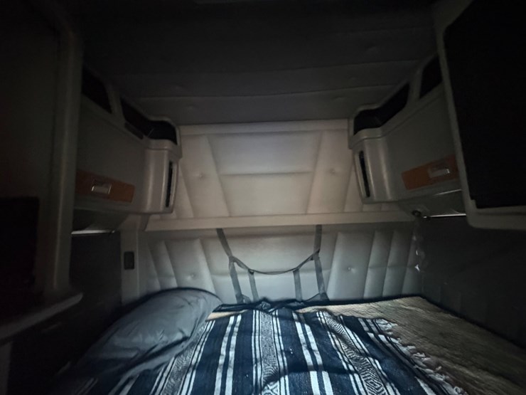 2007-peterbilt-379-image-14