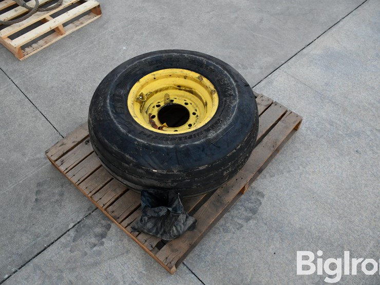 farm-implement-12.5l-15sl-tire-on-8-bolt-rim-image-7