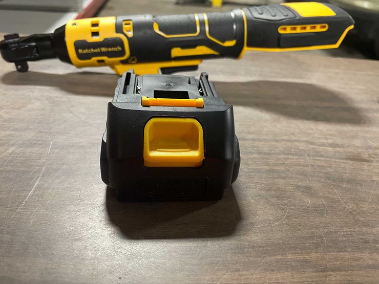 #2056-•-ratchet-wrench-set-and-(2)-21-v-batteries-(cw)-image-8