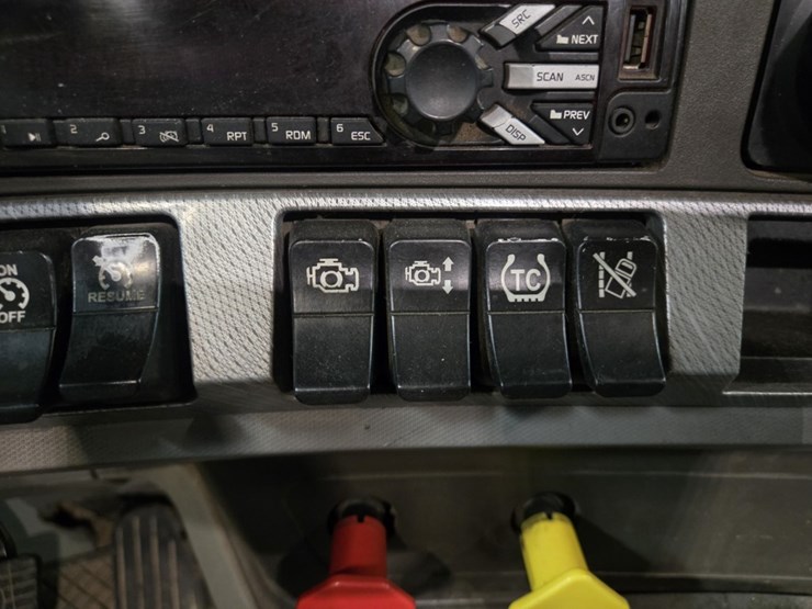 2017-kenworth-t680-image-65