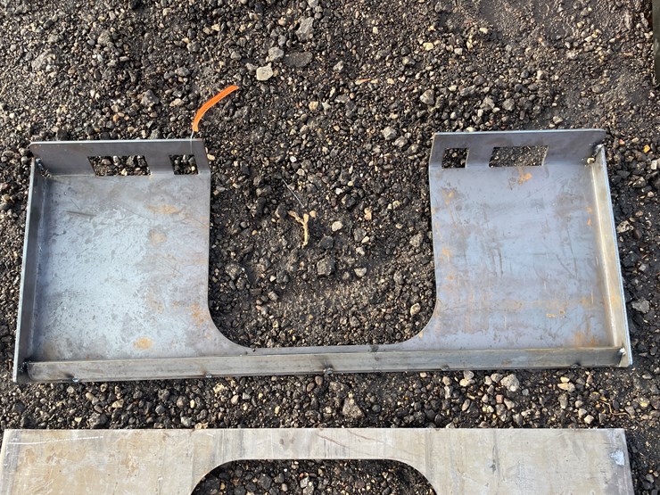 #1183-•-unused,-skidsteer-open-center-weldable-quick-attach-plate-image-4